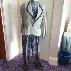 Pant suit